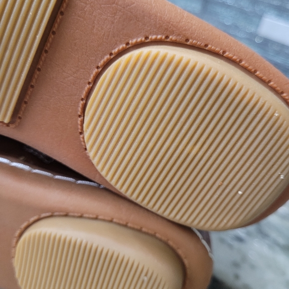 Girls Leather 👞 - Picture 5 of 7